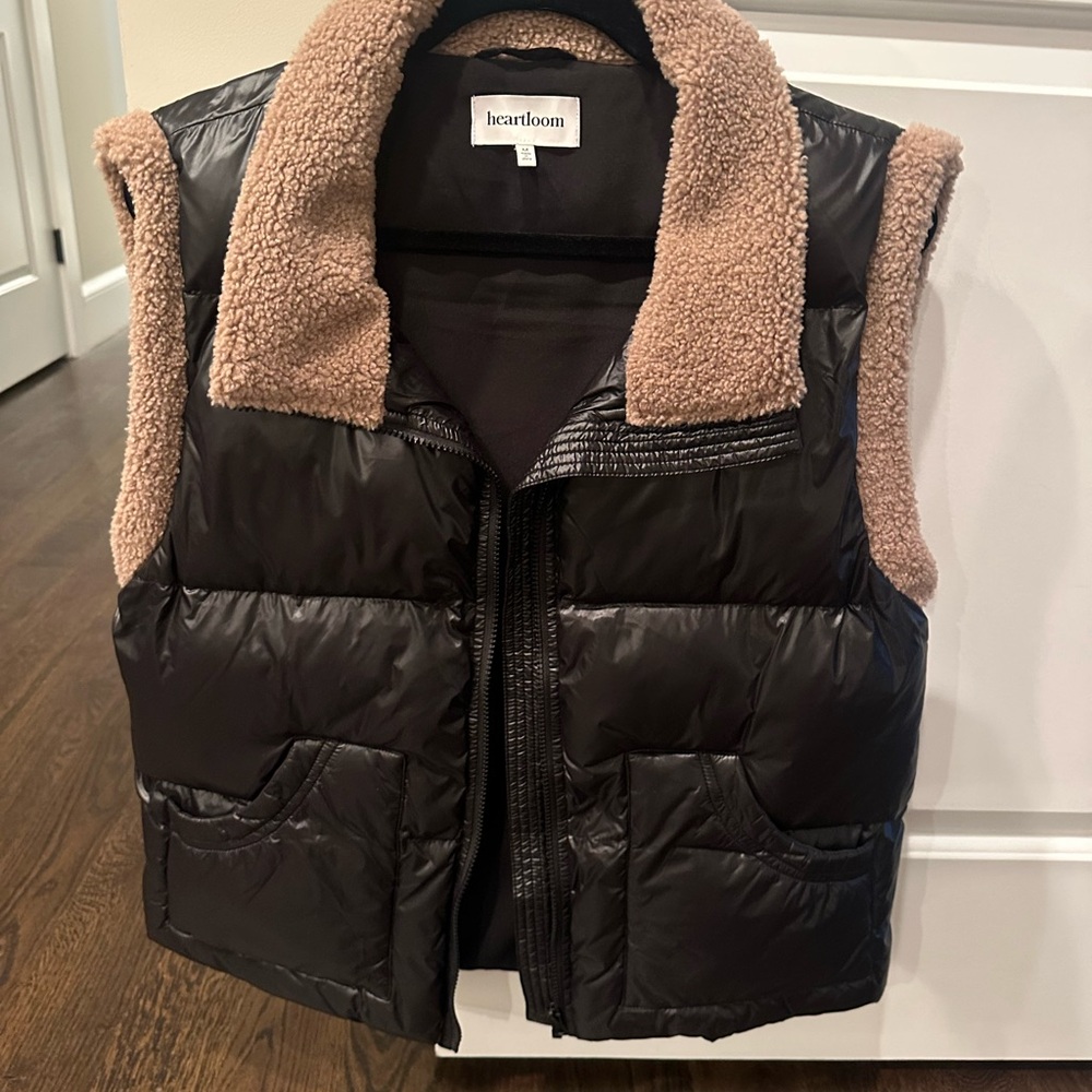 Heartloom Black Vest with Cream Sherpa Trim